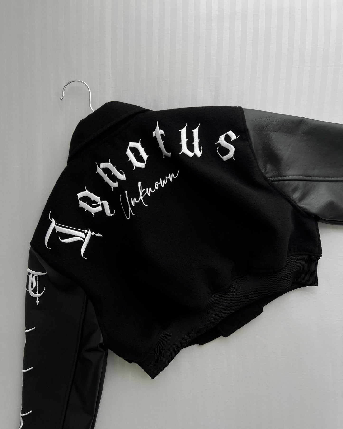 Cropped Varsity Jacket "Ignotus"